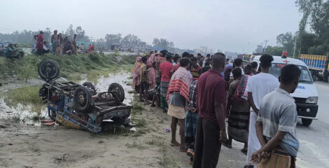 অটোরিকশায় বাসের ধাক্কা: সিরাজগঞ্জে প্রাণ হারালেন মা ও ছেলে