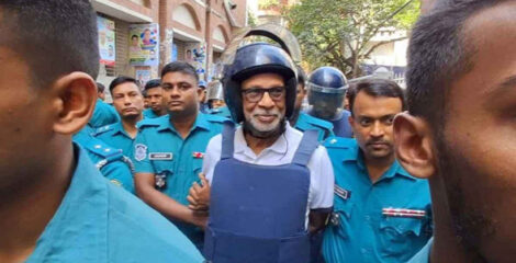 ট্রাইব্যুনালে হাজির করা হলো সাবেক মন্ত্রী লতিফ সিদ্দিকীকে
