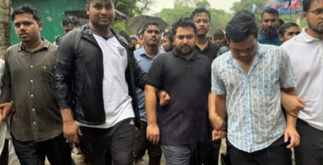 বন্যাদুর্গতদের পাশে ‘ছাত্রশক্তি’ ও ‘বৈষম্যবিরোধী ছাত্র আন্দোলন’, ত্রাণ সহায়তা অব্যাহত রাখার ঘোষণা