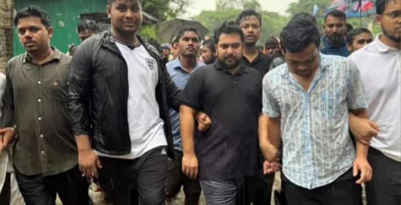 বন্যাদুর্গতদের পাশে ‘ছাত্রশক্তি’ ও ‘বৈষম্যবিরোধী ছাত্র আন্দোলন’, ত্রাণ সহায়তা অব্যাহত রাখার ঘোষণা