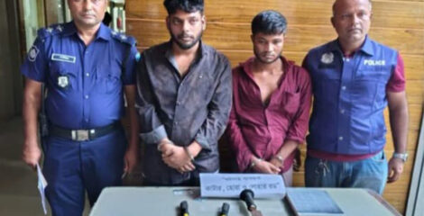 আনোয়ারায় ডেইরি খামারে ডাকাতি: মাইক্রোবাসসহ আন্তঃজেলা ডাকাত চক্রের ৩ সদস্য গ্রেপ্তার
