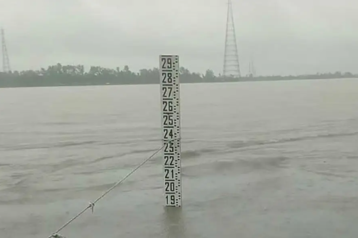 ভারী বৃষ্টি ও উজানের ঢলে তিস্তার পানি বিপৎসীমার দিকে