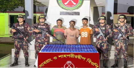 নাফ নদীতে বিজিবির রুদ্ধশ্বাস ধাওয়া: তিন পাচারকারী আটক, মিলল কোটি টাকার ইয়াবা