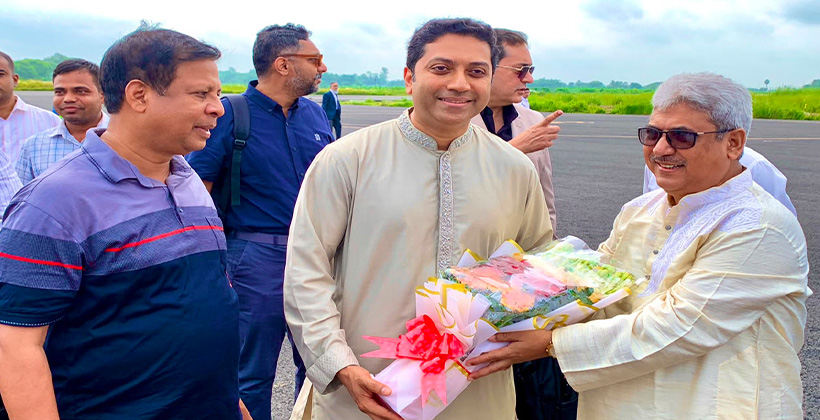 রাজশাহীতে প্রতিমন্ত্রী ববি হাজ্জাজকে ফুলেল শুভেচ্ছা এমপি মিলনের