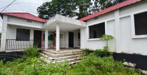 অযত্নে জাফলংয়ের স্টোন মিউজিয়াম, এখন মাদকের আড্ডাখানা