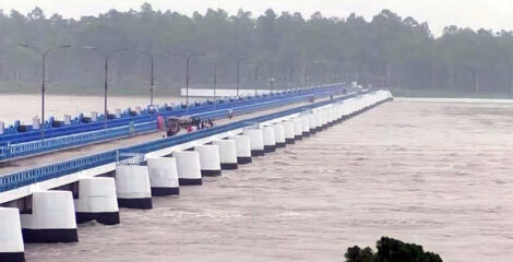 তিস্তায় হু হু করে বাড়ছে পানি : ৪৪ জলকপাট খোলায় বন্যার চরম আশঙ্কা
