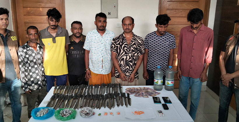 বাগেরহাটে যৌথ অভিযানে ইয়াবা-গাঁজা-চোলাই মদ, ছুরি ও জাল টাকাসহ গ্রেপ্তার ১১