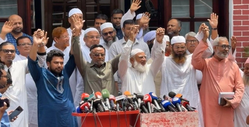 ১১ দলের সমর্থন নিয়ে রাষ্ট্রপতি পদে মনোনয়নপত্র জমা দিলেন অলি আহমদ