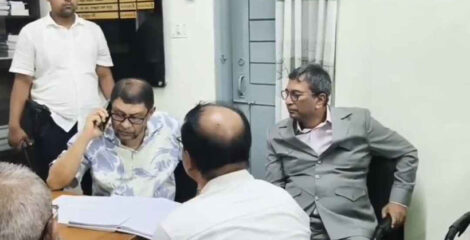 “চাঁদপুরে ঝটিকা সফরে স্বাস্থ্যমন্ত্রী, সিভিল সার্জনকে বদলির নির্দেশ”