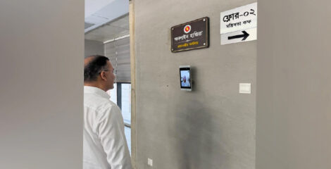 নিয়মের বৃত্তে খোদ সরকারপ্রধান: বাদ গেল ‘মাননীয়’, দিচ্ছেন ডিজিটাল হাজিরা