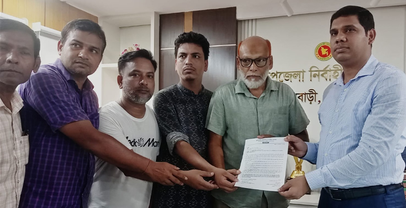 ফুলবাড়ীতে প্রিপেইড মিটার স্থাপন বন্ধ দাবিতে স্মারকলিপি প্রদান