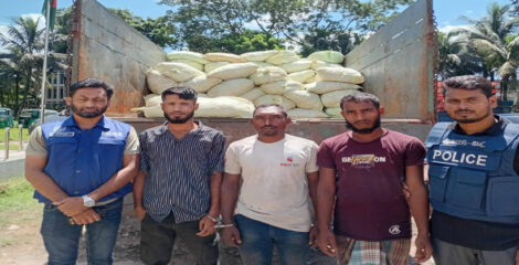 মৌলভীবাজারে ১৬ লক্ষ টাকার আমদানি নিষিদ্ধ ভারতীয় ভোগ্যপণ্যসহ গ্রেফতার -৩