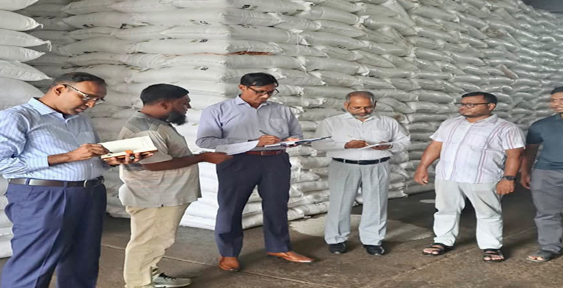 রাজশাহীতে সারের কোনো সংকট নেই, গুদামে পর্যাপ্ত মজুত: বিভাগীয় কমিশনার