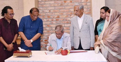 জুলাই জাদুঘরে অশ্রুসিক্ত রাষ্ট্রপতি; বললেন— ‘রাষ্ট্র কখনো এই যোদ্ধাদের ঋণ শোধ করতে পারবে না’