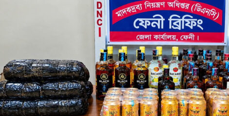ফেনীতে ডিএনসির অভিযান: বসতঘর থেকে গাঁজা, মদ ও বিয়ার উদ্ধার; গৃহকর্তা আমজাদ পলাতক