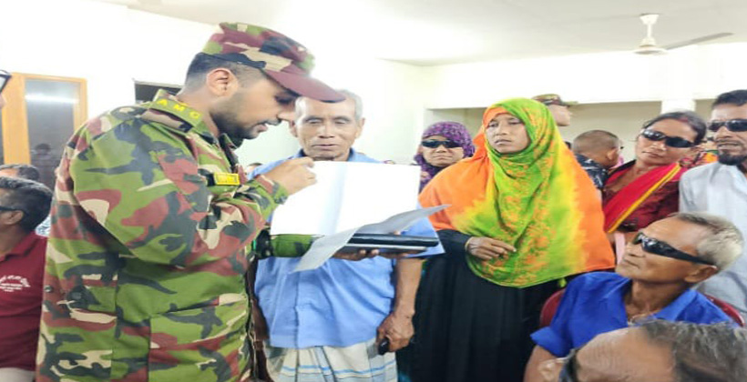 খাগড়াছড়িতে সেনাবাহিনীর মানবিক উদ্যোগ: বিনামূল্যে ৬১ রোগীর সফল ছানি অপারেশন