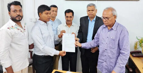 প্রধানমন্ত্রীর উদ্যোগে রাজশাহী বিশ্ববিদ্যালয়ের চাকরি পেলেন দৃষ্টিহীন শিক্ষার্থী শাকিল