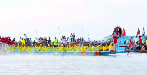 সরাইলে তিতাস নদীতে জমজমাট নৌকাবাইচ, তীরে দর্শনার্থীর ঢল