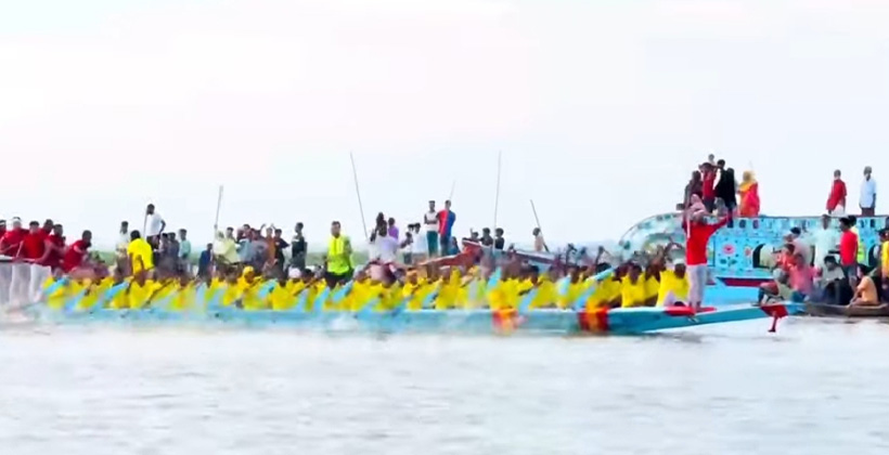 সরাইলে তিতাস নদীতে জমজমাট নৌকাবাইচ, তীরে দর্শনার্থীর ঢল