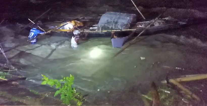 রাজশাহীর টি-বাঁধে আকস্মিক ঝড় ও নৌকাডুবি: ১৫ ফুট ঢেউয়ে আহত ৭
