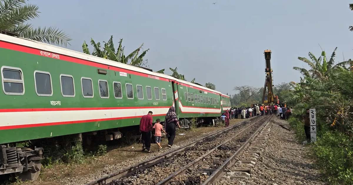 লাইনচ্যুত রূপসা এক্সপ্রেস, তিন ঘণ্টা পর খুলনায় রেল চলাচল স্বাভাবিক