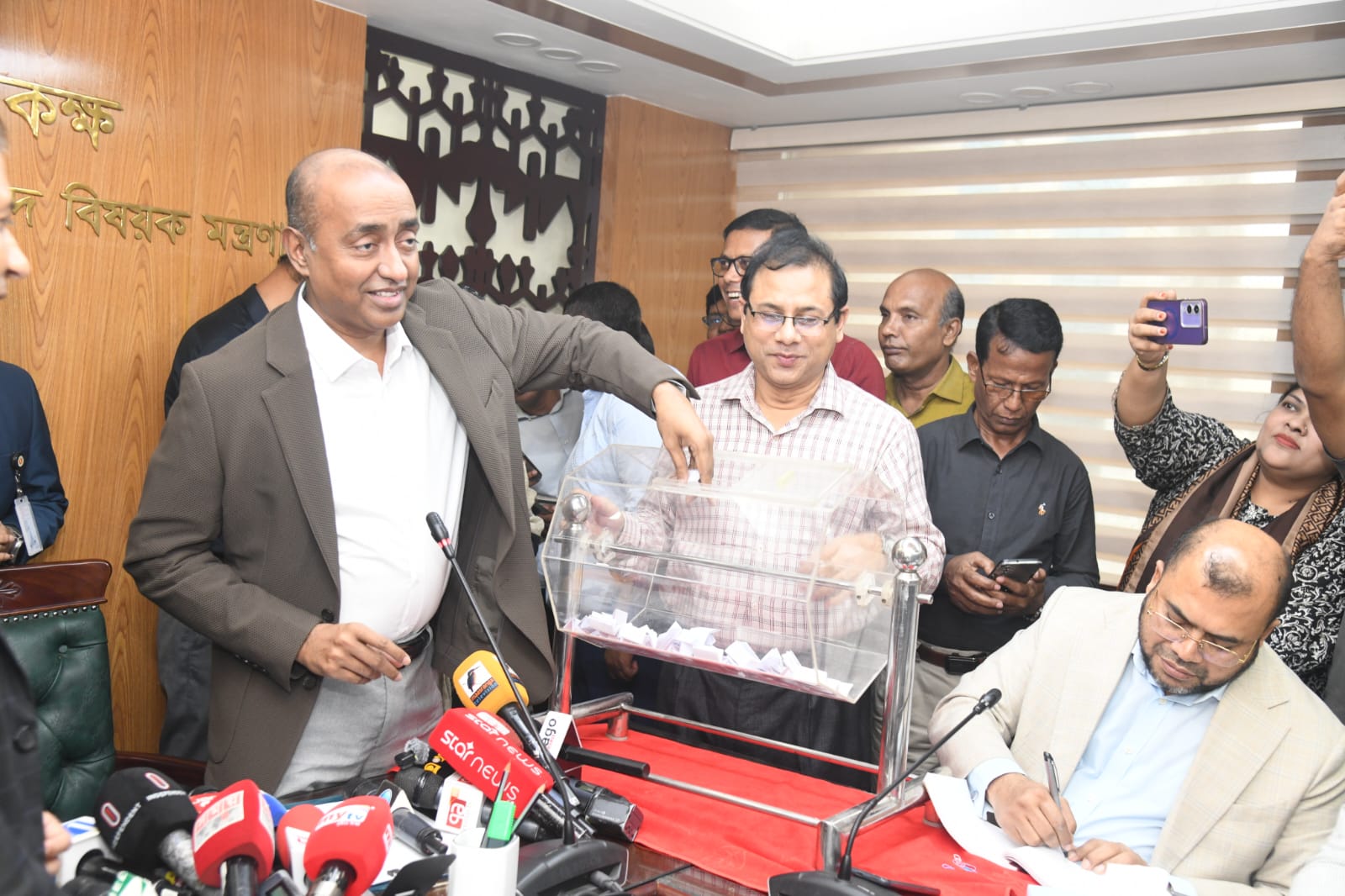 সিন্ডিকেট ভাঙতে লটারিতে সাব-রেজিস্ট্রার বদলি