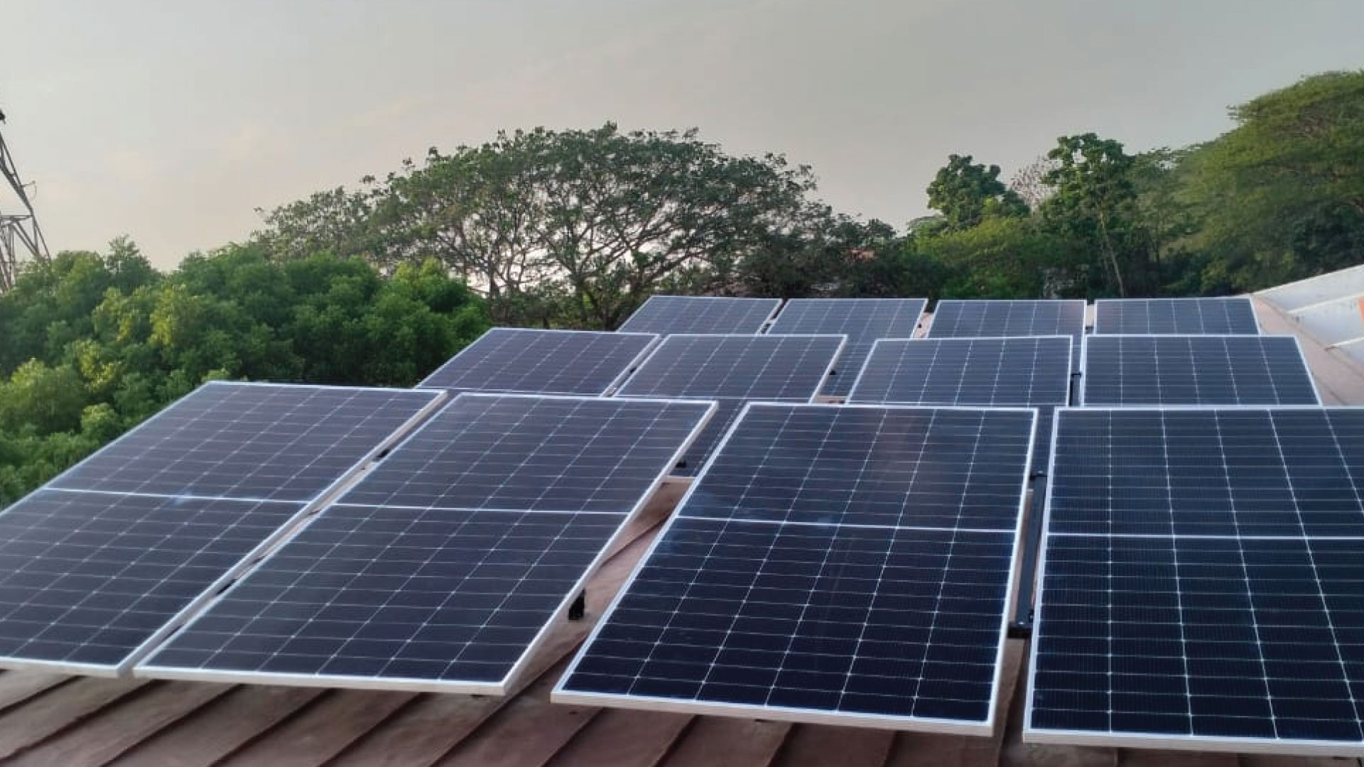সরকারি ভবনের ছাদে সৌরবিদ্যুৎ, ফেনীতে জাতীয় গ্রিডে যুক্ত হলো উৎপাদিত বিদ্যুৎ