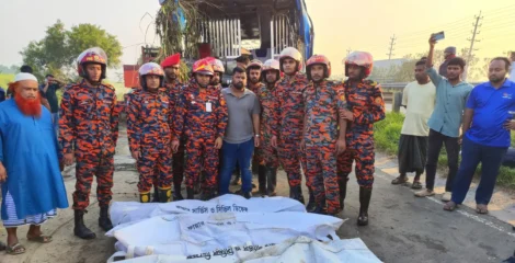 ঢাকা-মাওয়া এক্সপ্রেসওয়েতে বাস খাদে, নিহত ৩, আহত ১৬