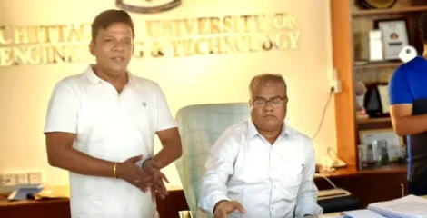 তালা ভেঙে চুয়েটের প্রশাসনিক ভবনে নতুন উপাচার্য, ক্যাম্পাসে উত্তেজনা
