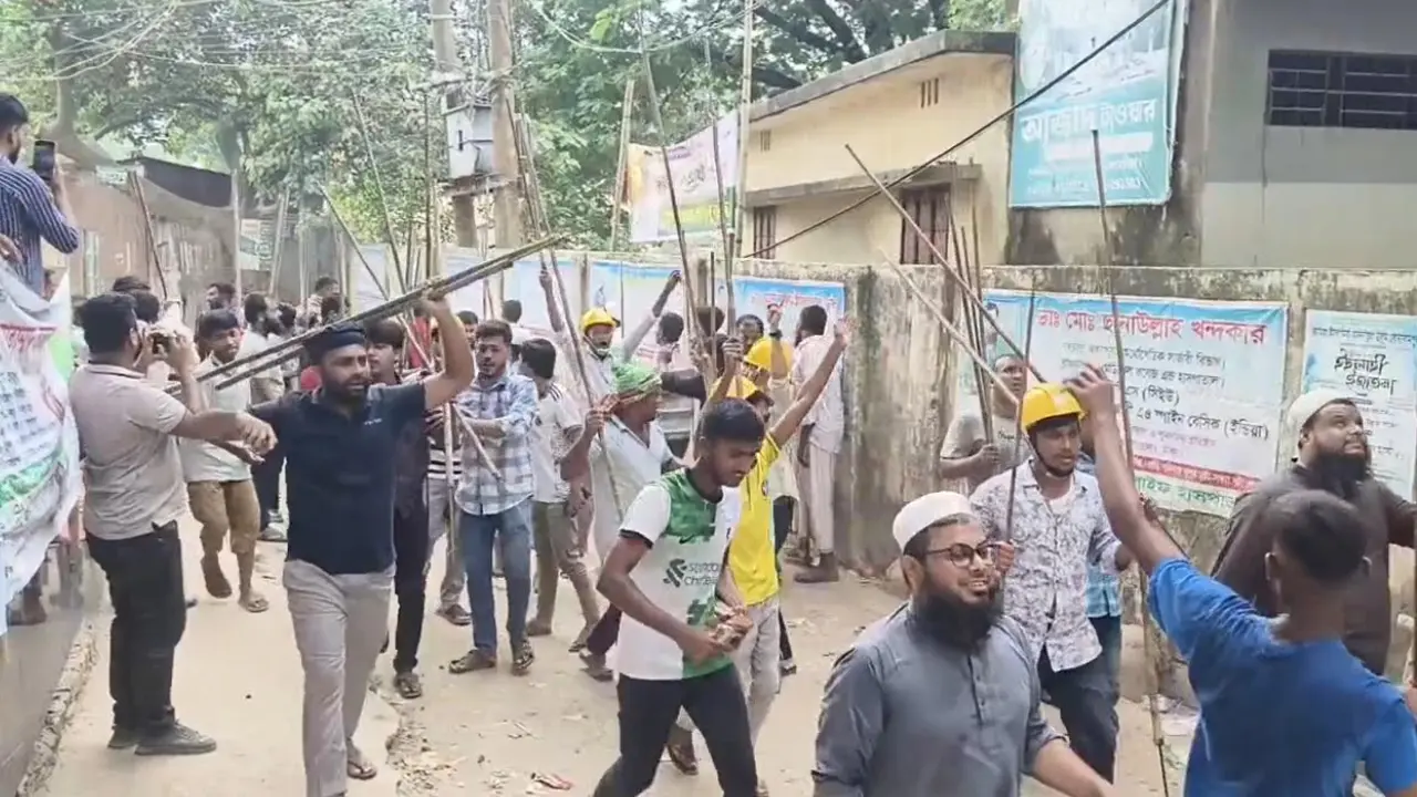 টিকটকে কমেন্ট করা নিয়ে ব্রাহ্মণবাড়িয়ায় দুই পক্ষের সংঘর্ষ, আহত ২০