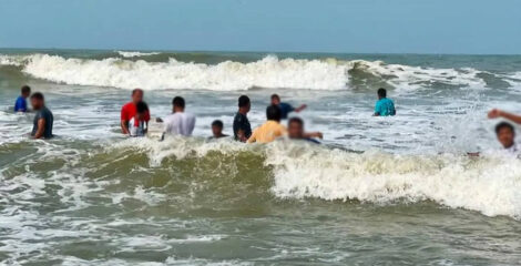হিমছড়ি সৈকতে প্রাণ গেল ৩ পর্যটকের, নিখোঁজ আরও ২