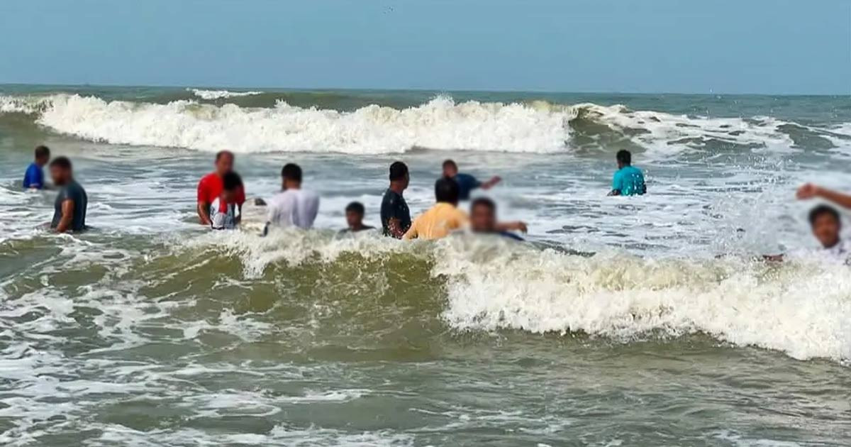 হিমছড়ি সৈকতে প্রাণ গেল ৩ পর্যটকের, নিখোঁজ আরও ২
