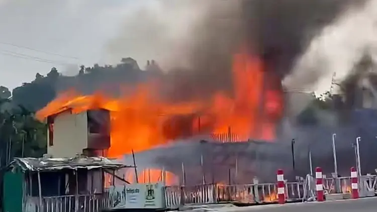 কক্সবাজারের ইনানীতে রিসোর্টে ভয়াবহ আগুন, নিহত ৬