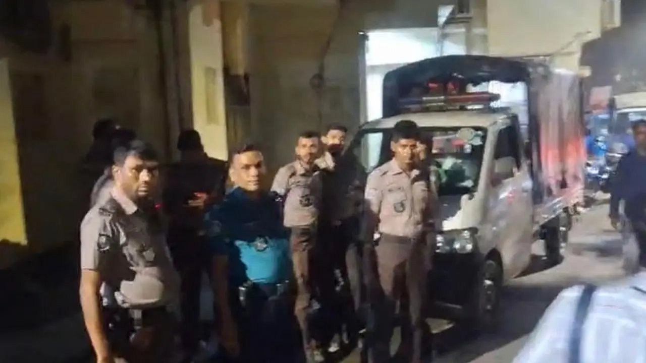 চসিক কার্যালয়ে পুলিশের অভিযান