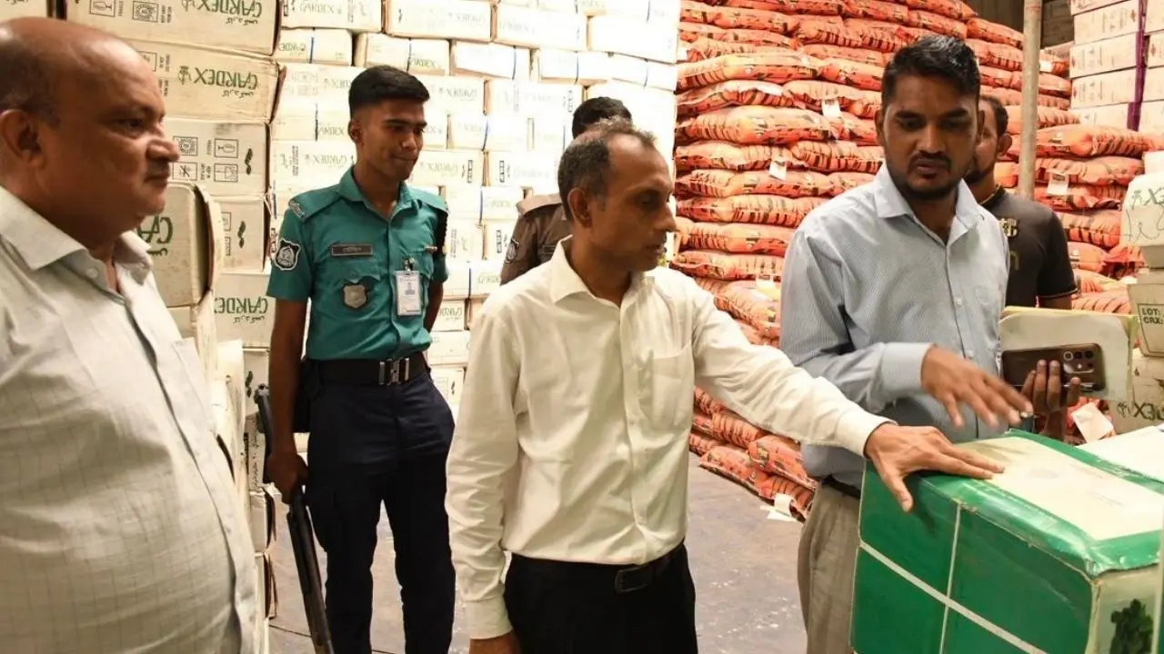 এলাচ মজুত ও মেয়াদহীন জিরা বিক্রি, চট্টগ্রামে তিন প্রতিষ্ঠানকে ১ লাখ ৫ হাজার টাকা জরিমানা