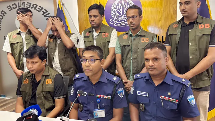 কুমিল্লায় স্কুলছাত্রী তাজমিন হত্যার রহস্য উদঘাটন, গ্রেপ্তার অটোরিকশাচালক