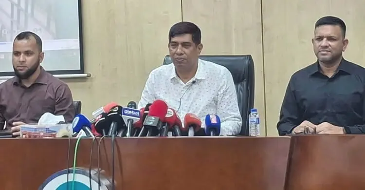 পিস্তল হাতে প্রতিমন্ত্রীর অভিযানে আইনের ব্যত্যয় হলে ব্যবস্থা : ডিবিপ্রধান