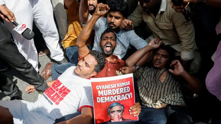 দিল্লিতে বিক্ষোভ ঘিরে ব্যাপক ধরপাকড়, আটক কেজরিওয়াল-মমতাসহ বহু নেতা
