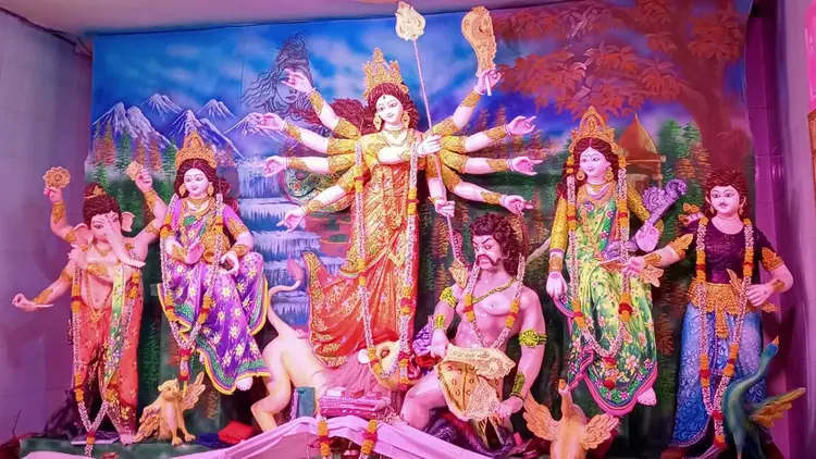 দুর্গোৎসবের মহাসপ্তমী আজ, পূজামণ্ডপে ভক্তদের ঢল