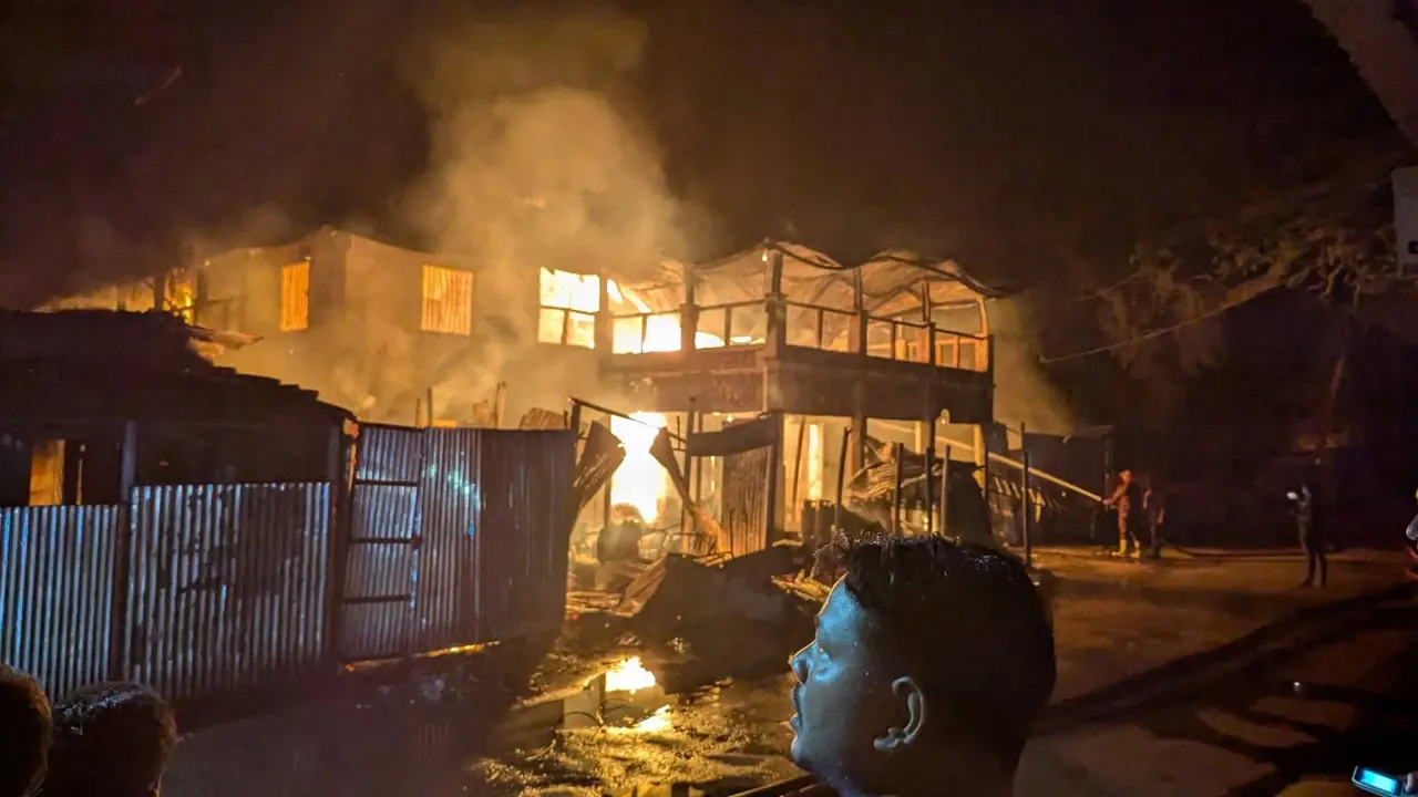 গৌরীপুরে ঝলমল সিনেমা হলে আগুন, পুড়ে ছাই ২০ দোকান