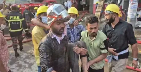 গাজীপুরে গার্মেন্টসে আগুন, ধোঁয়ায় অসুস্থ ৭০ শ্রমিক উদ্ধার