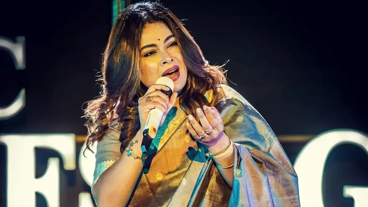 ডালাস বিমানবন্দরে হেনস্তার অভিযোগ গায়িকা ইমন চক্রবর্তীর