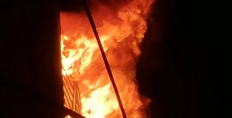 ১২ ঘণ্টার চেষ্টায় নিয়ন্ত্রণে চকবাজারের আগুন, পুড়েছে ছয়তলার মালামাল