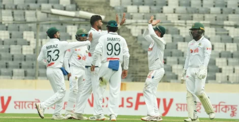 মুমিনুলের ক্যাচ মিসের পর নাঈমের আঘাত, চাপে ওয়েস্ট ইন্ডিজ