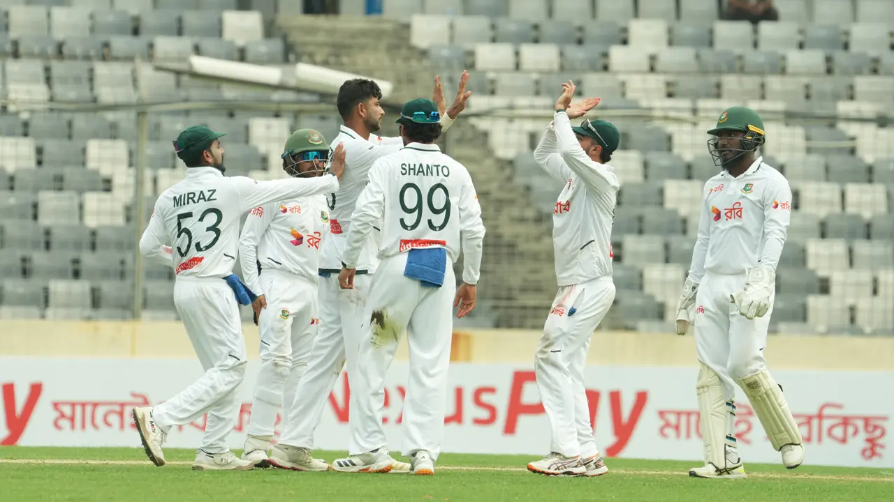 মুমিনুলের ক্যাচ মিসের পর নাঈমের আঘাত, চাপে ওয়েস্ট ইন্ডিজ