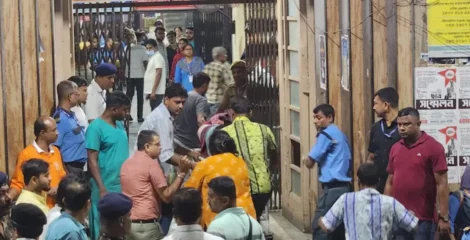 কলকাতায় দুর্গাপূজার প্যান্ডেলে ভয়াবহ পদদলন, নিহত ১৭