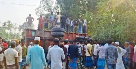 কুড়িগ্রামে ট্রাকচাপায় একই পরিবারের তিনজনসহ নিহত ৫