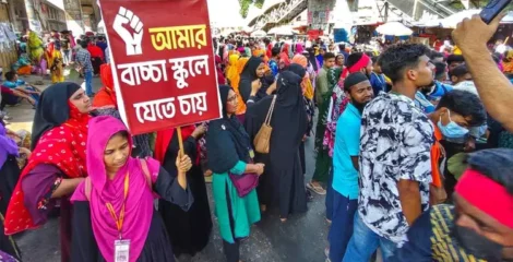 ৩০ হাজার টাকা মজুরির দাবিতে উত্তরা অবরোধ, বিমানবন্দর সড়কে তীব্র যানজট