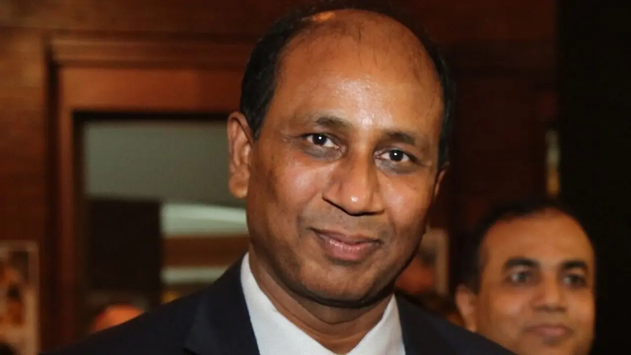 সাবেক এসবি প্রধান মনিরুল ও পরিবারের ৮৩ ব্যাংক হিসাব অবরুদ্ধ, জমা ১৯ কোটি টাকা