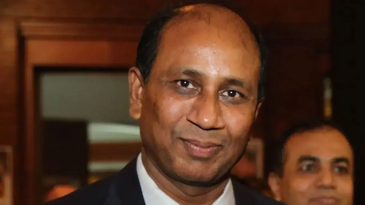 সাবেক এসবি প্রধান মনিরুল ও পরিবারের বিরুদ্ধে দুদকের ২ মামলা